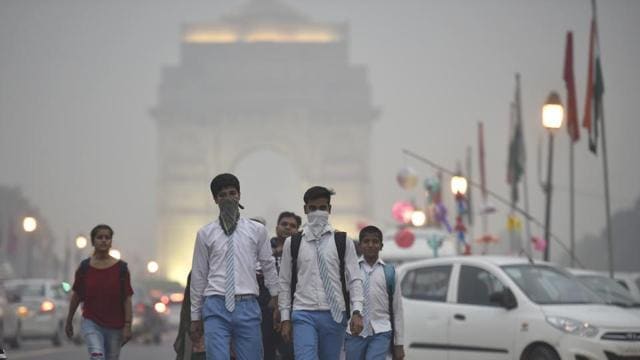 School students cover their face with a handkerchief to avoid thick smog near the India Gate in New Delhi. (Raj K Raj/HT File Photo) School students cover their face with a handkerchief to avoid thick smog near the India Gate in New Delhi. (Raj K Raj/HT File Photo)