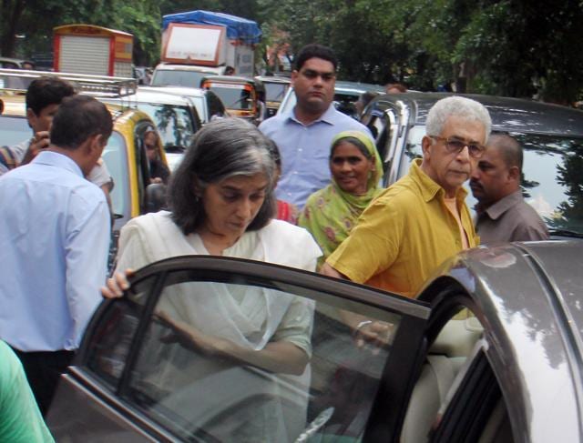 Actors Ratna Pathak Shah and Naseeruddin Shah at residence of Kundan Shah. (Pramod Thakur/HT Photo) Actors Ratna Pathak Shah and Naseeruddin Shah at residence of Kundan Shah. (Pramod Thakur/HT Photo)