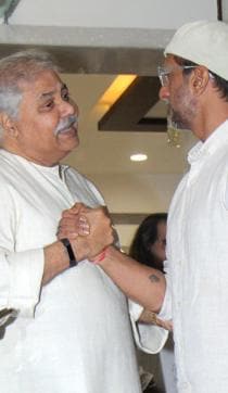 Satish Shah and Javed Jaffrey during condolence meet of Kundan Shah. (Pramod Thakur/HT Photo) Satish Shah and Javed Jaffrey during condolence meet of Kundan Shah. (Pramod Thakur/HT Photo)