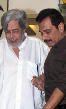 Bollywood director Sayeed Mirza and Pawan Malhotra during condolence meet of Kundan Shah. (Pramod Thakur/HT Photo) Bollywood director Sayeed Mirza and Pawan Malhotra during condolence meet of Kundan Shah. (Pramod Thakur/HT Photo)