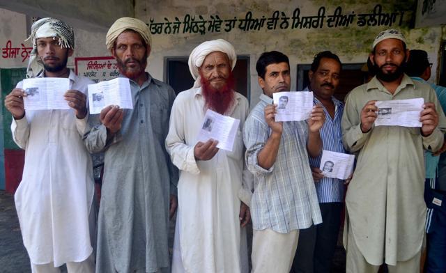 Voters show their identity cards as they wait to cast their votes for Gurdaspur Lok Sabha bypoll at Pangoli village in Pathankot. (Sameer Sehgal/HT) Voters show their identity cards as they wait to cast their votes for Gurdaspur Lok Sabha bypoll at Pangoli village in Pathankot. (Sameer Sehgal/HT)