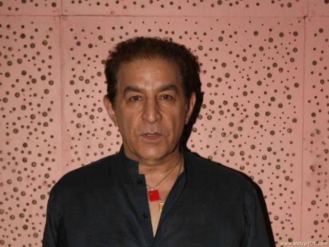 Dalip Tahil played the role of Virender Sinha in the film.