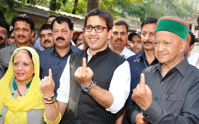 Chief minister Virbhadra Singh (extreme right) with his son, Youth Congress president Vikramditya Singh (centre) after voting in Rampur Bushehar on May 7, 2014 for the Lok Sabha elections. (HT file photo) Chief minister Virbhadra Singh (extreme right) with his son, Youth Congress president Vikramditya Singh (centre) after voting in Rampur Bushehar on May 7, 2014 for the Lok Sabha elections. (HT file photo)