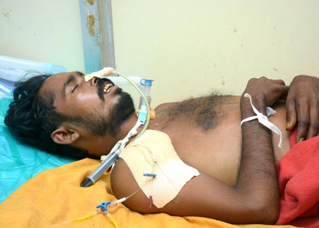Vinod Kamble, a landless farm labourer, has been on life support since September 21 at Yavatmal medical college and hospital. (Sanjib Ganguly/HT)