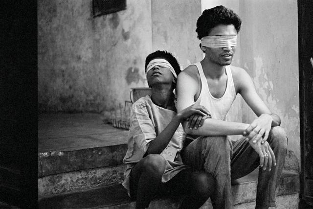 Sarfu and Irrfan Khan, Salaam Bombay! workshop, Bombay 1987 (Sooni Taraporevala; Courtesy: Sunaparanta) Sarfu and Irrfan Khan, Salaam Bombay! workshop, Bombay 1987 (Sooni Taraporevala; Courtesy: Sunaparanta)