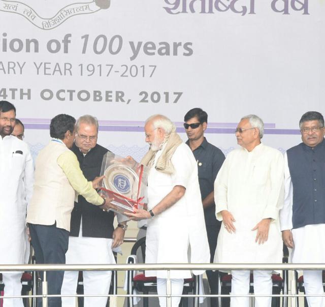 Patna University vice-chancellor Rash Behari Prasad Singh presents memento to Prime Minister Narendra Modi, while chief minister Nitish Kumar and ministers Ram Vilas Paswan and Ravi Shankar Prasad look on. (Santosh Kumar/HT Photo) Patna University vice-chancellor Rash Behari Prasad Singh presents memento to Prime Minister Narendra Modi, while chief minister Nitish Kumar and ministers Ram Vilas Paswan and Ravi Shankar Prasad look on. (Santosh Kumar/HT Photo)