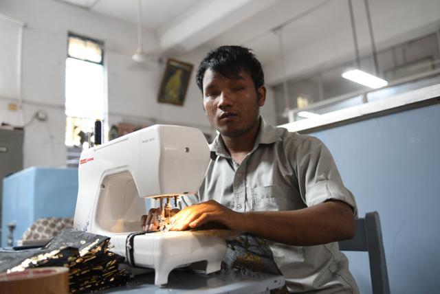 For Arun Kumar Lohra, 18, who lost sight at 12 , Diwali is the only time that reminds him of a life that once was full of light. (Sanchit Khanna/HT PHOTO) For Arun Kumar Lohra, 18, who lost sight at 12 , Diwali is the only time that reminds him of a life that once was full of light. (Sanchit Khanna/HT PHOTO)