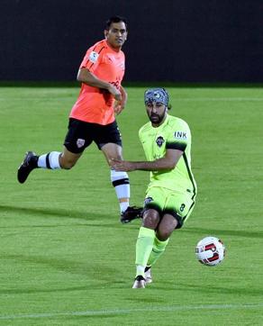 MS Dhoni and actor Ranbir Kapoor in action during the Celebrity Clasico 2017 match. (PTI)