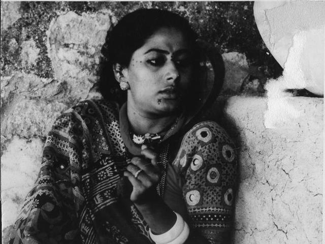 Smita Patil in a still from Mirch Masala. (HT Photo) Smita Patil in a still from Mirch Masala. (HT Photo)