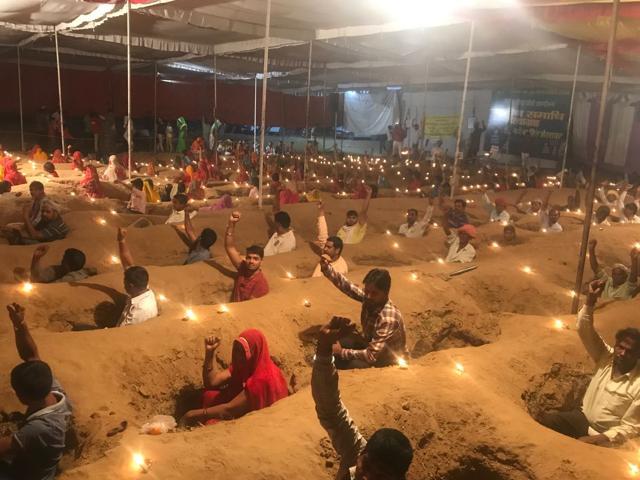 The demonstration entered its 19th day on Friday as over 1,000 protesters celebrated Diwali and performed Govardhan puja at the protest site. (HT Photo ) The demonstration entered its 19th day on Friday as over 1,000 protesters celebrated Diwali and performed Govardhan puja at the protest site. (HT Photo )