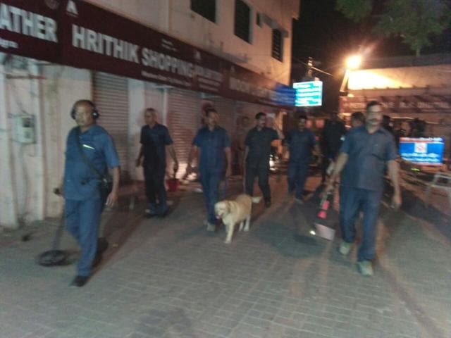 Security personnel during their search operation near the Taj Mahal on Monday. (HT photo) Security personnel during their search operation near the Taj Mahal on Monday. (HT photo)