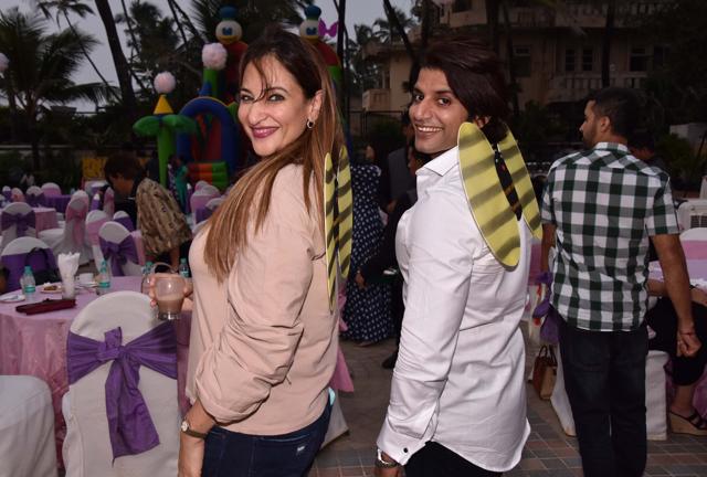 Rakshanda Khan poses with Karanvir.