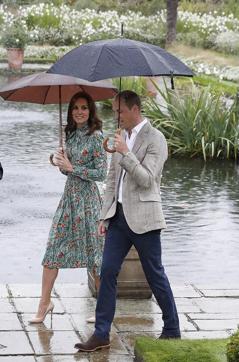 Britain’s Catherine, Duchess of Cambridge, seen here with Prince William, is a fan of the tea dress style. (AFP) Britain’s Catherine, Duchess of Cambridge, seen here with Prince William, is a fan of the tea dress style. (AFP)