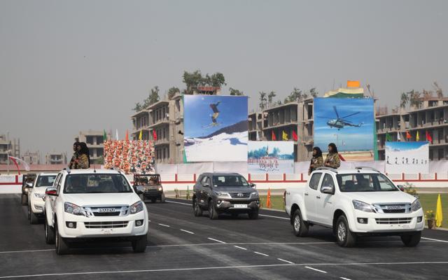 The SUVs include a Toyota Fortuner, ISUZU and Ford Endeavour having four-wheel drive capabilities. (HT Photo) The SUVs include a Toyota Fortuner, ISUZU and Ford Endeavour having four-wheel drive capabilities. (HT Photo)