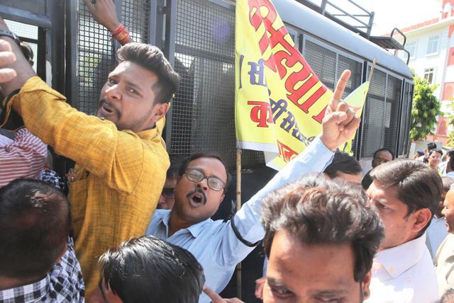 Journalists court arrest during a rally against The Criminal Laws (Rajasthan Amendment) Ordinance, 2017, in Jaipur on Tuesday. (Himanshu Vyas/HT Photo) Journalists court arrest during a rally against The Criminal Laws (Rajasthan Amendment) Ordinance, 2017, in Jaipur on Tuesday. (Himanshu Vyas/HT Photo)