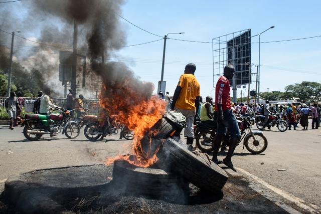 Supporters of National Super Alliance (NASA) presidential candidate Raila Odinga barricaded roads with burning tyres, during a demonstration on the boycott of the upcoming elections on Wednesday. (AFP Photo) Supporters of National Super Alliance (NASA) presidential candidate Raila Odinga barricaded roads with burning tyres, during a demonstration on the boycott of the upcoming elections on Wednesday. (AFP Photo)