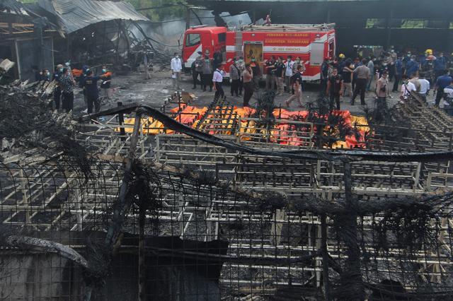 Indonesian forensic policemen work after a fire disaster in Tangerang Kota, Banten province. (AFP) Indonesian forensic policemen work after a fire disaster in Tangerang Kota, Banten province. (AFP)
