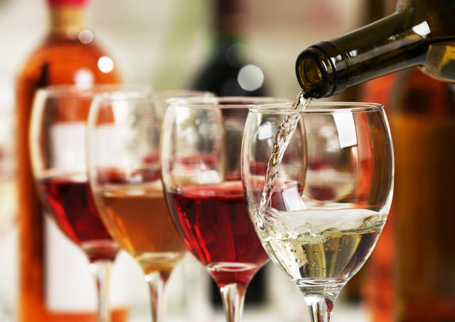 Red wine has more antioxidants compared to white wine. (Shutterstock) Red wine has more antioxidants compared to white wine. (Shutterstock)