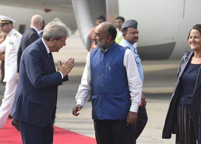 Italian Prime Minister Paolo Gentiloni (left ) being welcomed by Union tourism minister KJ Alphons at Air Force station Palam in New Delhi on Sunday. (Arvind Yadav/HT Photo)