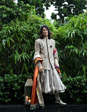 Who says men are not spoilt for choice? At Anju Modi, the vintage grey adds romance to the layered separates and the Mandarin collar stands out. (Jasjeet Plaha/HT Photo) Who says men are not spoilt for choice? At Anju Modi, the vintage grey adds romance to the layered separates and the Mandarin collar stands out. (Jasjeet Plaha/HT Photo)
