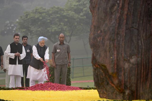 Former PM Manmohan Singh, and Congress vice president Rahul Gandhi pay tributes to Indira Gandhi at Shakti Sthal. (Photo: Congress Twitter) Former PM Manmohan Singh, and Congress vice president Rahul Gandhi pay tributes to Indira Gandhi at Shakti Sthal. (Photo: Congress Twitter)