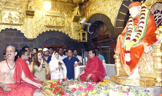 Kapil along with girlfriend Ginni at the temple. Kapil along with girlfriend Ginni at the temple.