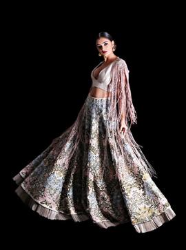 This stunning threadwork lehenga teamed with a blouse with playful beaded fringes is a great pick for a mehendi function. (Jasjeet Plaha/HT Photo) This stunning threadwork lehenga teamed with a blouse with playful beaded fringes is a great pick for a mehendi function. (Jasjeet Plaha/HT Photo)