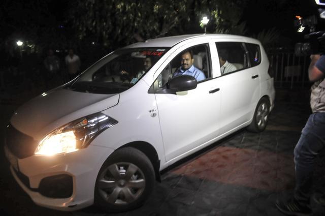 CBI team returns after filing chargesheet against 490 accused in the Vyapam scam at Bhopal district court on Tuesday. (Mujeeb Faruqui/HT Photo) CBI team returns after filing chargesheet against 490 accused in the Vyapam scam at Bhopal district court on Tuesday. (Mujeeb Faruqui/HT Photo)