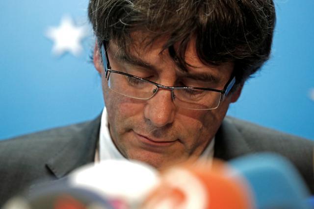 Sacked Catalan leader Carles Puigdemont attends a news conference at the Press Club Brussels Europe in Brussels, Belgium, October 31, 2017. (REUTERS) Sacked Catalan leader Carles Puigdemont attends a news conference at the Press Club Brussels Europe in Brussels, Belgium, October 31, 2017. (REUTERS)
