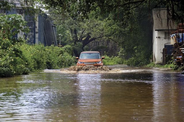 Land Rover Discovery: A versatile, solid, luxury SUV, with go-anywhere capabilities