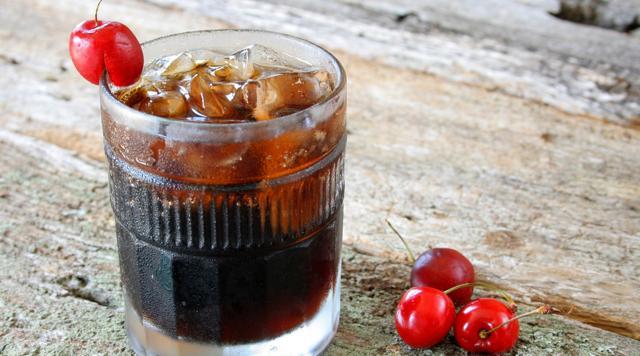 Many of the analysed studies found drinking at least one sugar-sweetened beverage a day was associated with elevated blood pressure. (Shutterstock) Many of the analysed studies found drinking at least one sugar-sweetened beverage a day was associated with elevated blood pressure. (Shutterstock)
