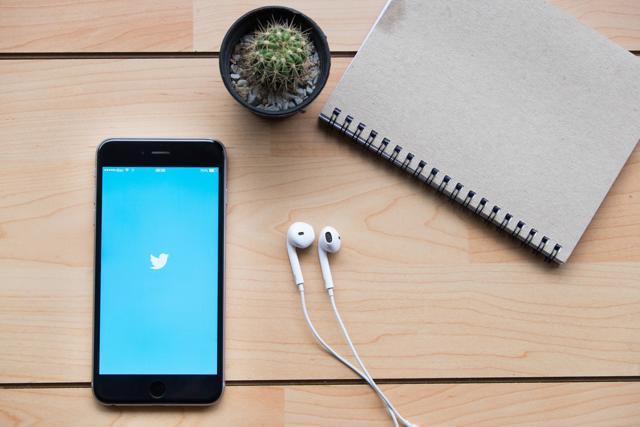There has so far been no evidence to support the view that the amount of time spent on social media affects mental health in young people, say researchers. (Shutterstock) There has so far been no evidence to support the view that the amount of time spent on social media affects mental health in young people, say researchers. (Shutterstock)