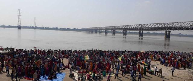Hundreds of people had gathered at Simaria Ghat, 19 km from Begusarai in Bihar, where the stampede took place. (HT Photo) Hundreds of people had gathered at Simaria Ghat, 19 km from Begusarai in Bihar, where the stampede took place. (HT Photo)