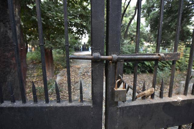 It is waiting for a beggar for a year. (Raj K Raj/HT PHOTO) It is waiting for a beggar for a year. (Raj K Raj/HT PHOTO)