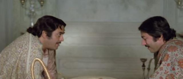 Sanjeev Kumar and Saeed Jaffrey in the film. (Youtube)
