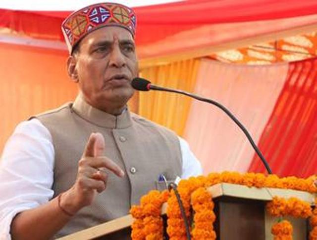 Rajnath Singh addressing a rally at Arki. (HT Photo) Rajnath Singh addressing a rally at Arki. (HT Photo)