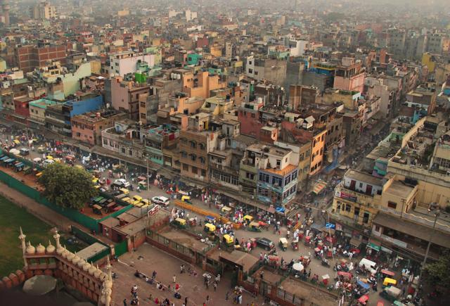 The sprawling Urdu Bazar, as seen from the minaret of Jama Masjid. (Shivam Saxena/HT)