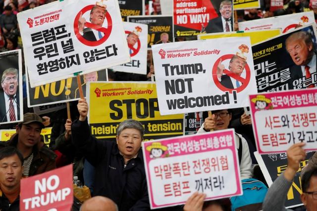 People take part in an anti-Trump protest near the Presidential Blue House in Seoul, South Korea on November 7, 2017. (Reuters) People take part in an anti-Trump protest near the Presidential Blue House in Seoul, South Korea on November 7, 2017. (Reuters)