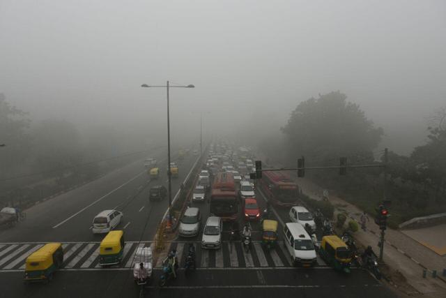 A thick blanket of haze covered Delhi on Wednesday as the temperature dipped to 14 degree Celsius. (Sonu Mehta / HT Photo) A thick blanket of haze covered Delhi on Wednesday as the temperature dipped to 14 degree Celsius. (Sonu Mehta / HT Photo)