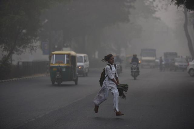 Temperature dipped across Delhi-NCR on Wednesday. In Delhi the lowest temperature was 14 degree Celsius, two degrees lower than Tuesday. (Burhaan Kinu / HT Photo) Temperature dipped across Delhi-NCR on Wednesday. In Delhi the lowest temperature was 14 degree Celsius, two degrees lower than Tuesday. (Burhaan Kinu / HT Photo)