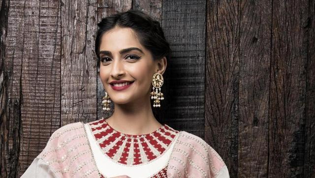 Deepika Padukone in Piku, Sonam Kapoor in Padman: 5 kurtas we want