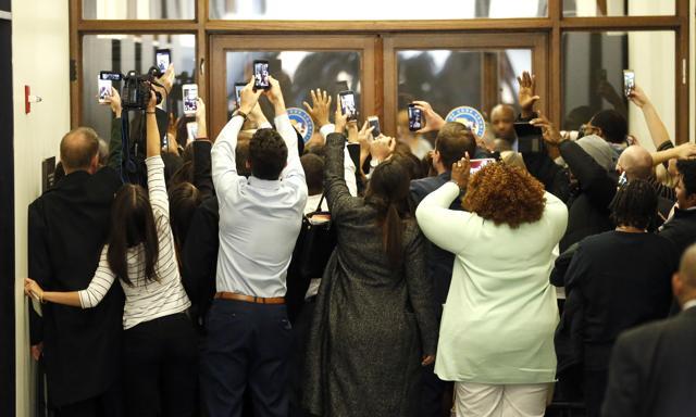 People rush the doors of the jury assembly room as former President Barack Obama departs after being dismissed from jury duty in the Daley Center on Wednesday, Nov. 8, 2017, in Chicago. (AP) People rush the doors of the jury assembly room as former President Barack Obama departs after being dismissed from jury duty in the Daley Center on Wednesday, Nov. 8, 2017, in Chicago. (AP)
