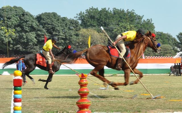 Police horse unit displays their skills on the occasion of state Foundation Day at Police Lines, in Dehradun on Thursday. (Vinay S Kumar/ HT Photo ) Police horse unit displays their skills on the occasion of state Foundation Day at Police Lines, in Dehradun on Thursday. (Vinay S Kumar/ HT Photo )
