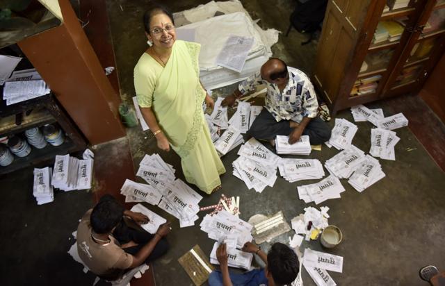 Jayalakshmi with the workers of her press in Mysuru. The paper was started by her father-in-law Varadaraja Iyenger. (Arijit Sen/HT Photo) Jayalakshmi with the workers of her press in Mysuru. The paper was started by her father-in-law Varadaraja Iyenger. (Arijit Sen/HT Photo)