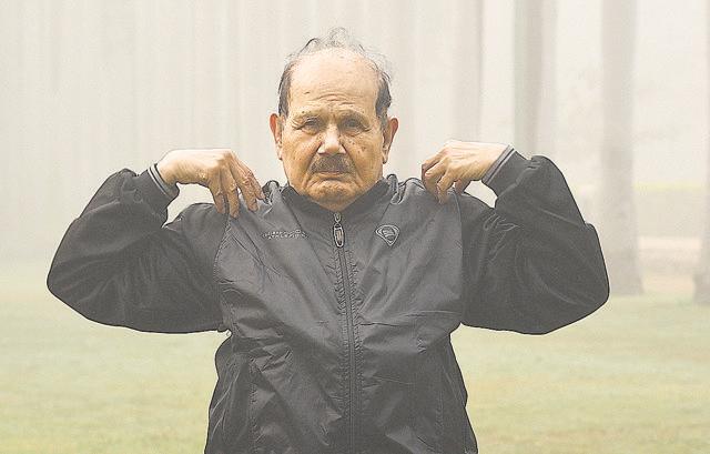 EPCA chairman Bhure Lal during his morning walk at Lodhi Gardens in New Delhi. (Ravi Choudhary/HT PHOTO)