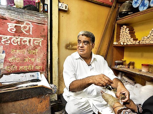 Mohammad Ikran, who runs a clinic called Chaudhury Pahalwan, in west Delhi’s Uttam Nagar. (Vipin Kumar/HT) Mohammad Ikran, who runs a clinic called Chaudhury Pahalwan, in west Delhi’s Uttam Nagar. (Vipin Kumar/HT)
