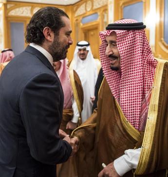 A handout picture provided by the Saudi Royal Palace on November 11, 2017, shows King Salman bin Abdulaziz al-Saud (R) shaking hands with former Lebanese prime minister Saad Hariri in the capital Riyadh. (AFP photo/ Saudi Royal Palace/ Bandara al-Jaloud) A handout picture provided by the Saudi Royal Palace on November 11, 2017, shows King Salman bin Abdulaziz al-Saud (R) shaking hands with former Lebanese prime minister Saad Hariri in the capital Riyadh. (AFP photo/ Saudi Royal Palace/ Bandara al-Jaloud)