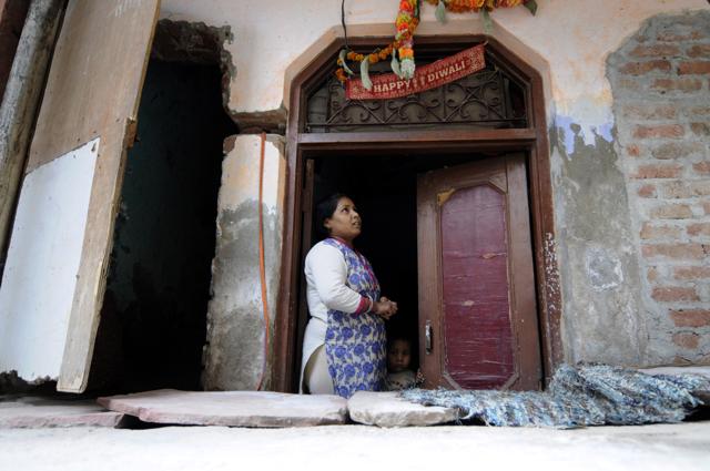 Residents say the lack of a sewage system has turned the area into a slum. (Sunil Ghosh/HT Photo) Residents say the lack of a sewage system has turned the area into a slum. (Sunil Ghosh/HT Photo)