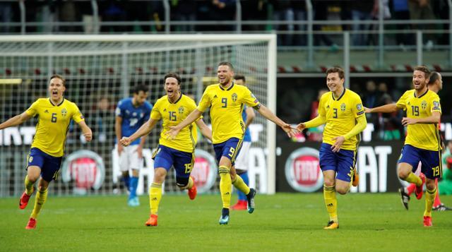 Sweden players celebrate after defeating Italy in a FIFA World Cup playoff in Milan. (REUTERS) Sweden players celebrate after defeating Italy in a FIFA World Cup playoff in Milan. (REUTERS)