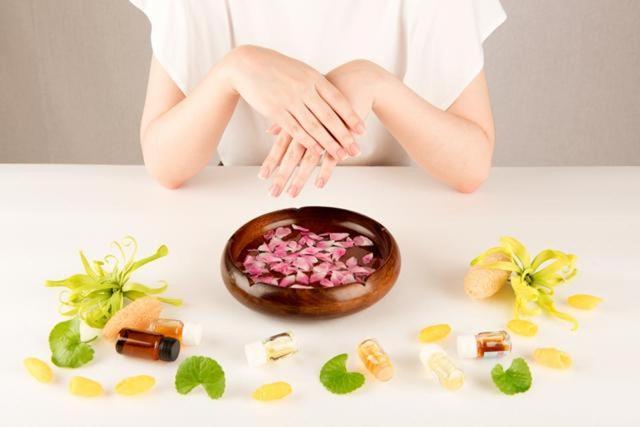 Cleanse your face with natural rose water or aroma water of lavender or chamomile. (Shutterstock) Cleanse your face with natural rose water or aroma water of lavender or chamomile. (Shutterstock)